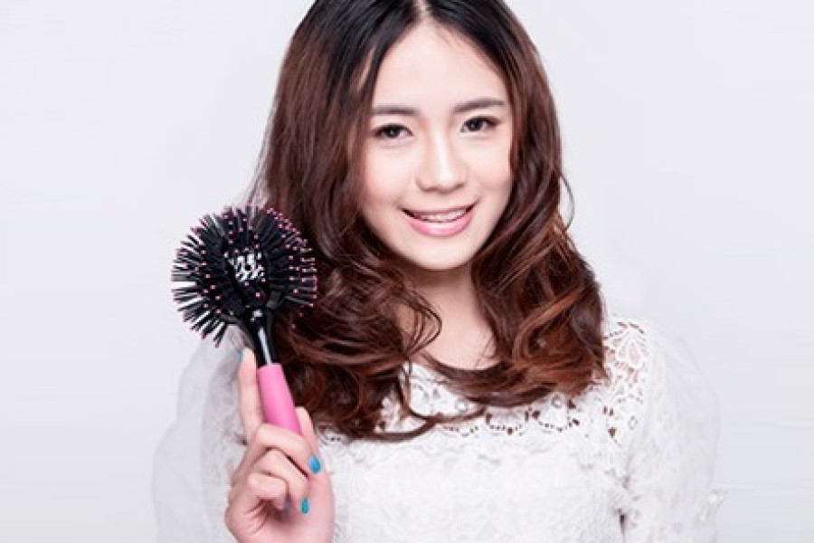 Capelli mossi naturali, come farli? Con Hair Brush Bomb!