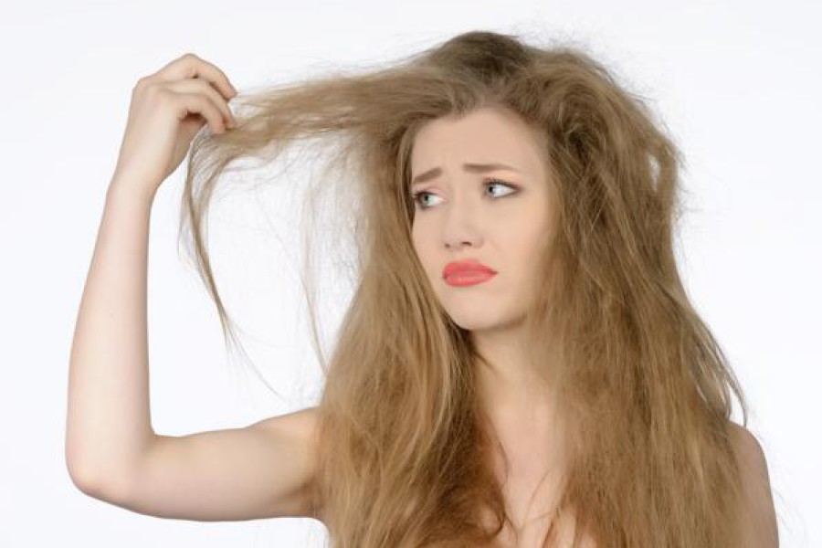 Capelli secchi: rimedi naturali fai da te
