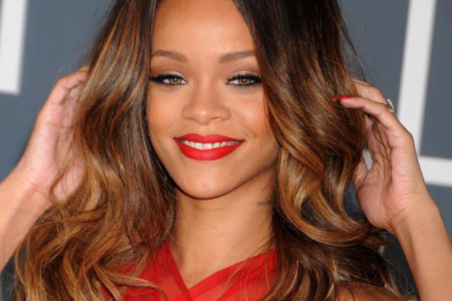 Schiarire i capelli: shatush, balayage, degradè e altre tecniche di schiaritura
