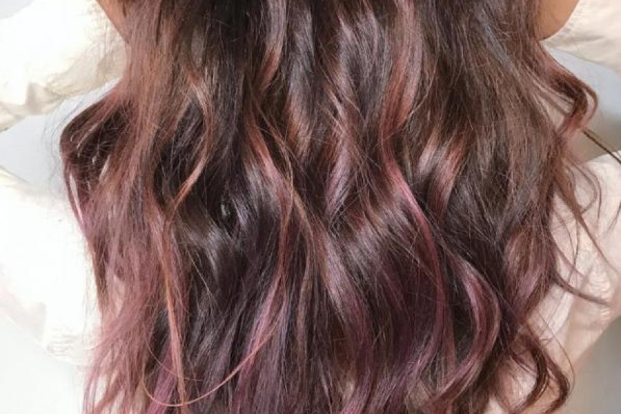 Colore capelli 2017: è di moda il castano chocolate mauve
